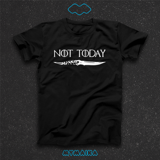 მაისური „Not Today“ — თეთრი წარწერა ვალირიული ხანჯლით