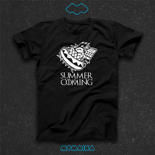 მაისური „Summer is Coming v3“ — სათვალიანი მგლის ემბლემა