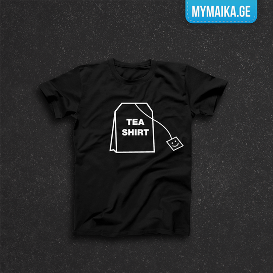 მაისური „TEA SHIRT“ — ჩაის პაკეტის ილუსტრაცია TEA SHIRT წარწერით
