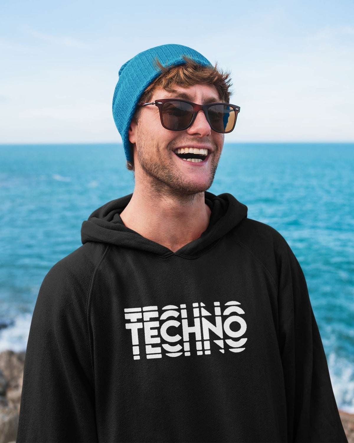 ჰუდი „Techno“ — თეთრი ტიპოგრაფიული TECHNO