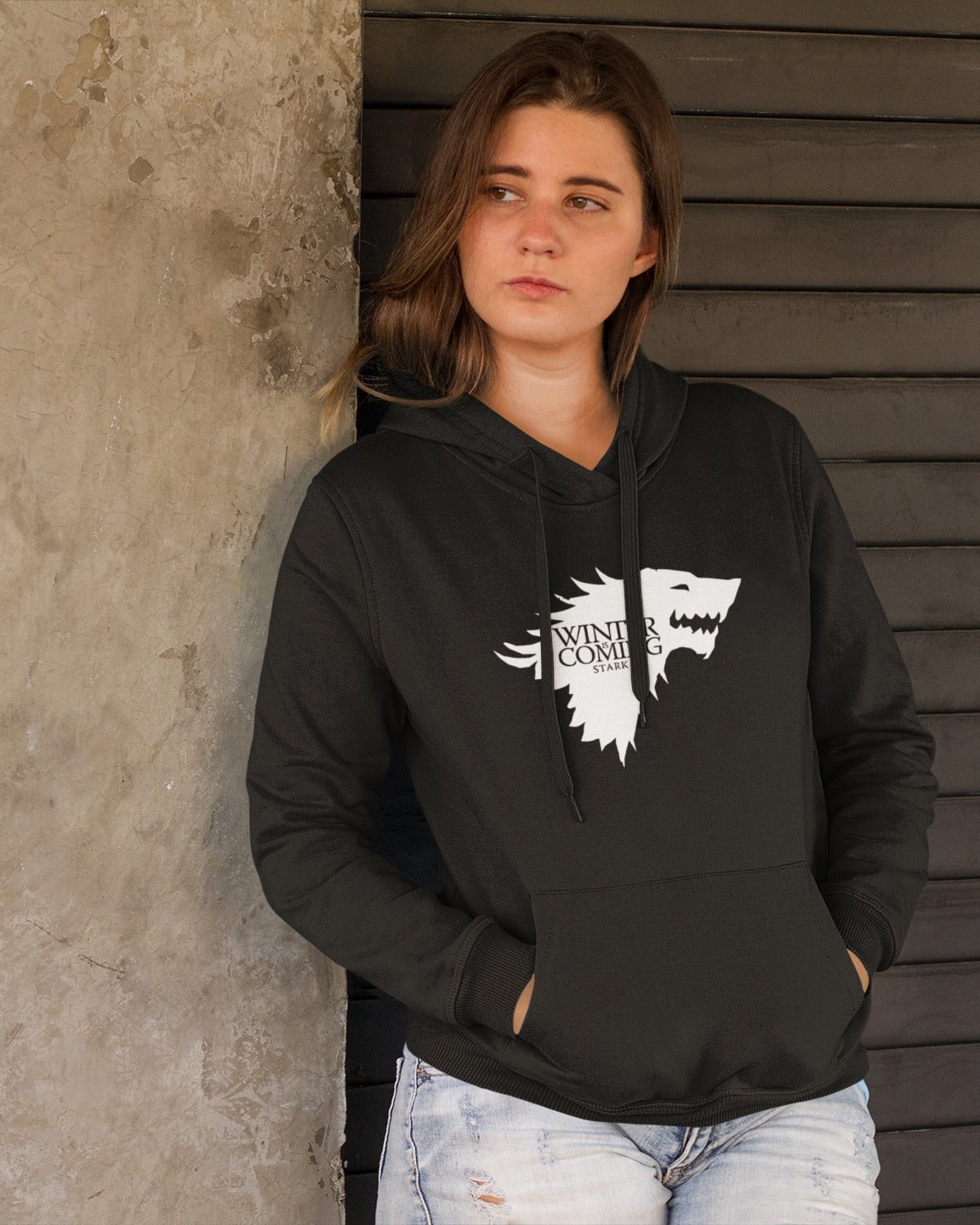 ჰუდი „Winter is Coming“ — სტარკების თეთრი მგელი და დევიზი