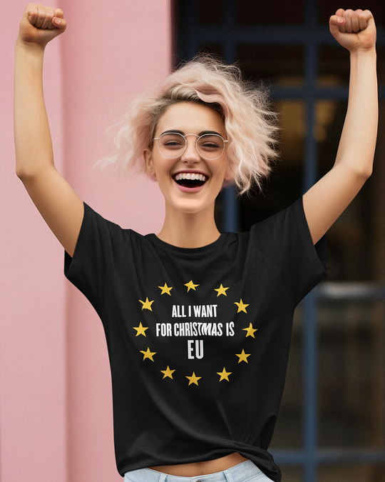 მაისური „All I Want for christmas is EU“ — საშობაო ინგლისური ფრაზა ევროკავშირის ვარსკვლავებით