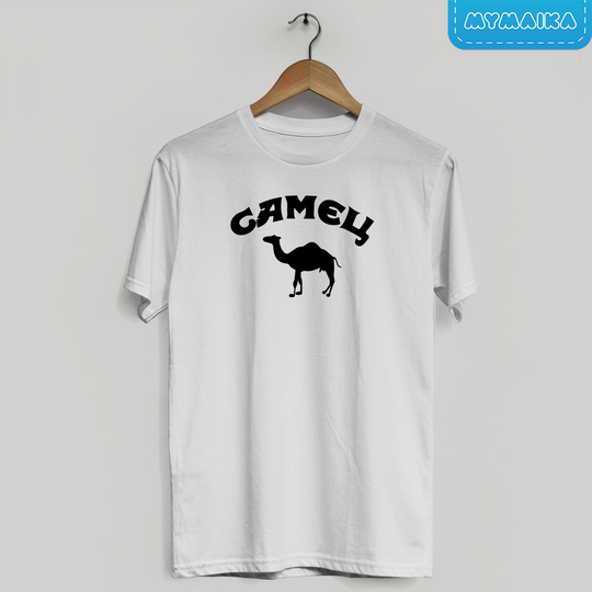 მაისური „САМЭЦ (camec)“ — აქლემის სილუეტი და კირილიცური სიტყვა