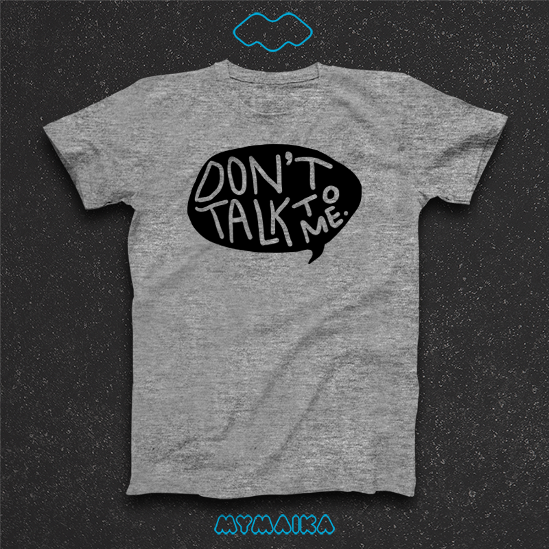 მაისური „Don't Talk to Me“ — შავი სიტყვის ბუშტი ინგლისური წარწერით