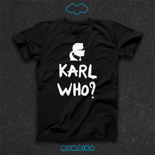 მაისური „Karl Who?“ — ლაგერფელდის სილუეტი და ხელნაწერი კითხვა