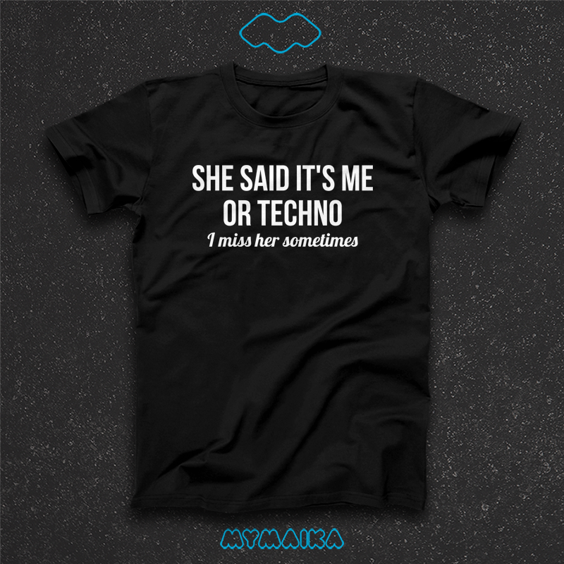 მაისური „She said it's me or techno“ — თეთრი ინგლისური ფრაზა ტექნოზე