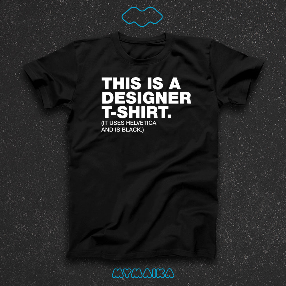 მაისური „THIS IS A DESIGNER T-SHIRT“ — თეთრი ინგლისური ირონიული წარწერა