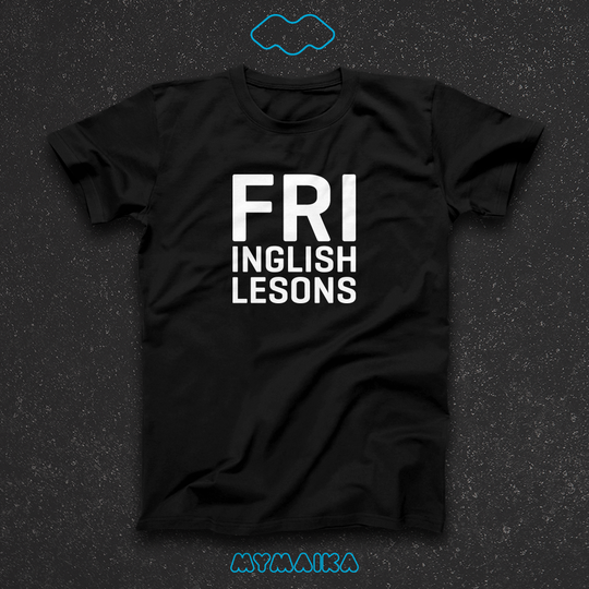 მაისური „Fri Inglish Lessons“ — დიდი თეთრი წარწერა შეგნებული შეცდომებით