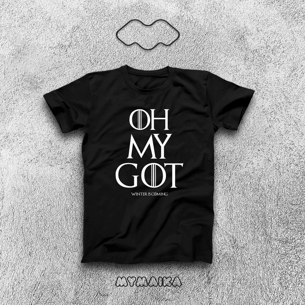 მაისური „OH MY GOT“ — „სამეფო კარის თამაშების“ შრიფტით დაწერილი სიტყვათა თამაში