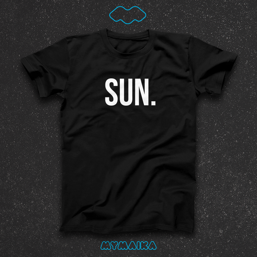მაისური „SUN.“ — დიდი თეთრი შემოკლება წერტილით
