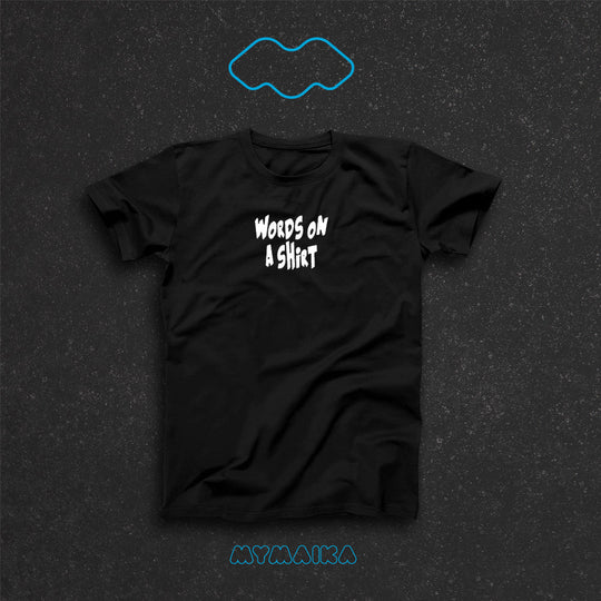 მაისური „Words on a shirt“ — პატარა თეთრი ხელნაწერი ინგლისური წარწერა